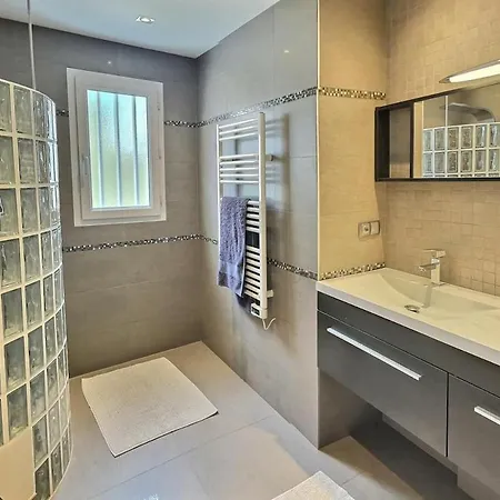 Maison 4 Piscine Et Jacuzzi Villa *